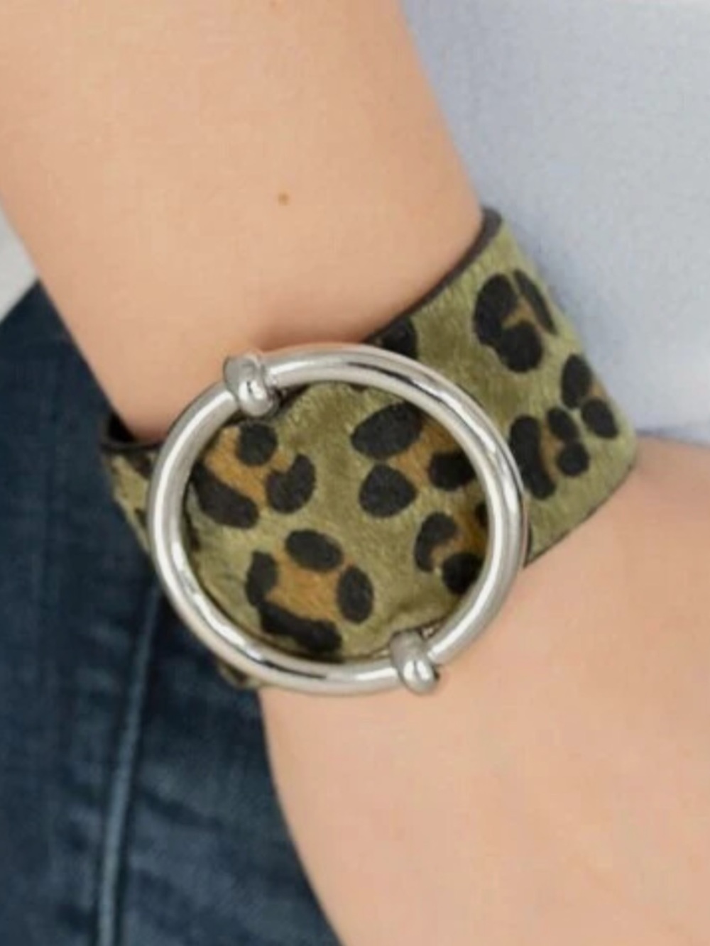 Leopard Print Wrap with Silver Ring